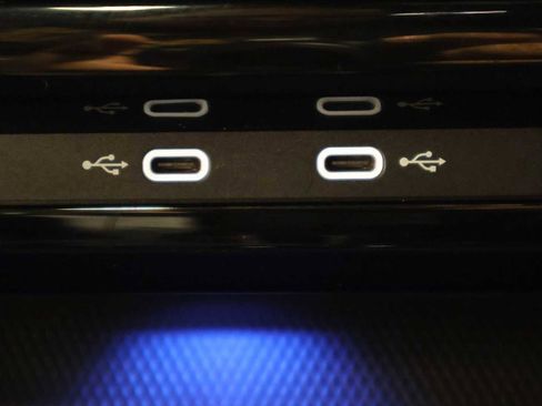 Used 2023 Volkswagen Golf R image 32