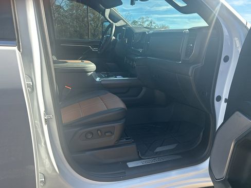 Used 2025 Chevrolet Silverado 3500 High Country w/ High Country Premium Package image 17