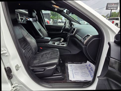 Used 2017 Jeep Grand Cherokee Altitude RWD image 15