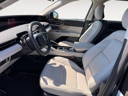 New 2026 Lincoln Nautilus Premier AWD/4WD image 9