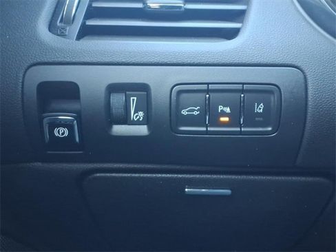 Used 2018 Chevrolet Impala Premier w/ Premier Confidence Package image 11