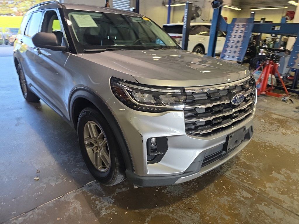 Used 2025 Ford Explorer Active w/ Active Comfort Package RWD image 10