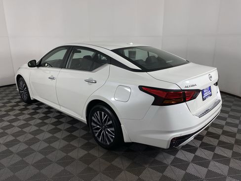 Used 2023 Nissan Altima 2.5 SV w/ SV Premium Package AWD/4WD image 11
