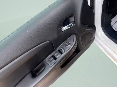 Used 2014 Chrysler 200 Limited image 11