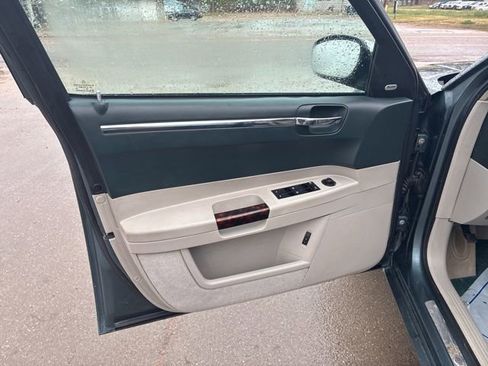 Used 2006 Chrysler 300 C AWD/4WD image 10