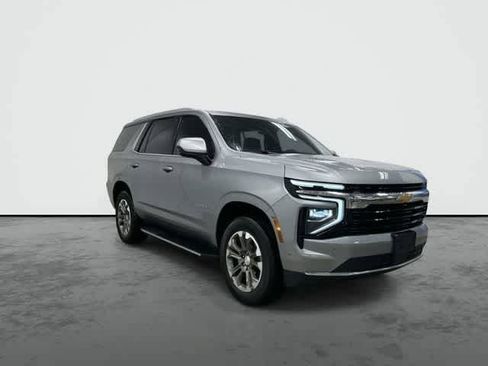 Used 2025 Chevrolet Tahoe LS RWD image 6