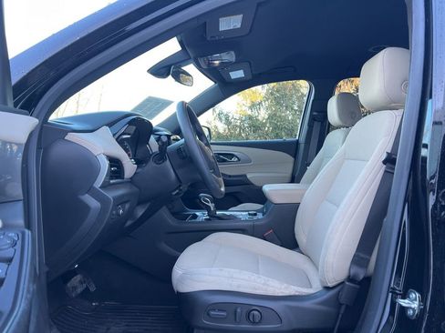 Used 2023 Chevrolet Traverse LS image 11