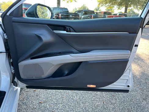 Used 2023 Toyota Camry XSE image 14