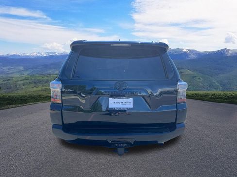 Certified 2022 Toyota 4Runner SR5 Premium w/ Moonroof Package AWD/4WD image 4
