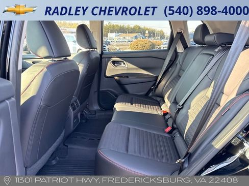 Used 2025 Nissan Rogue SV image 16