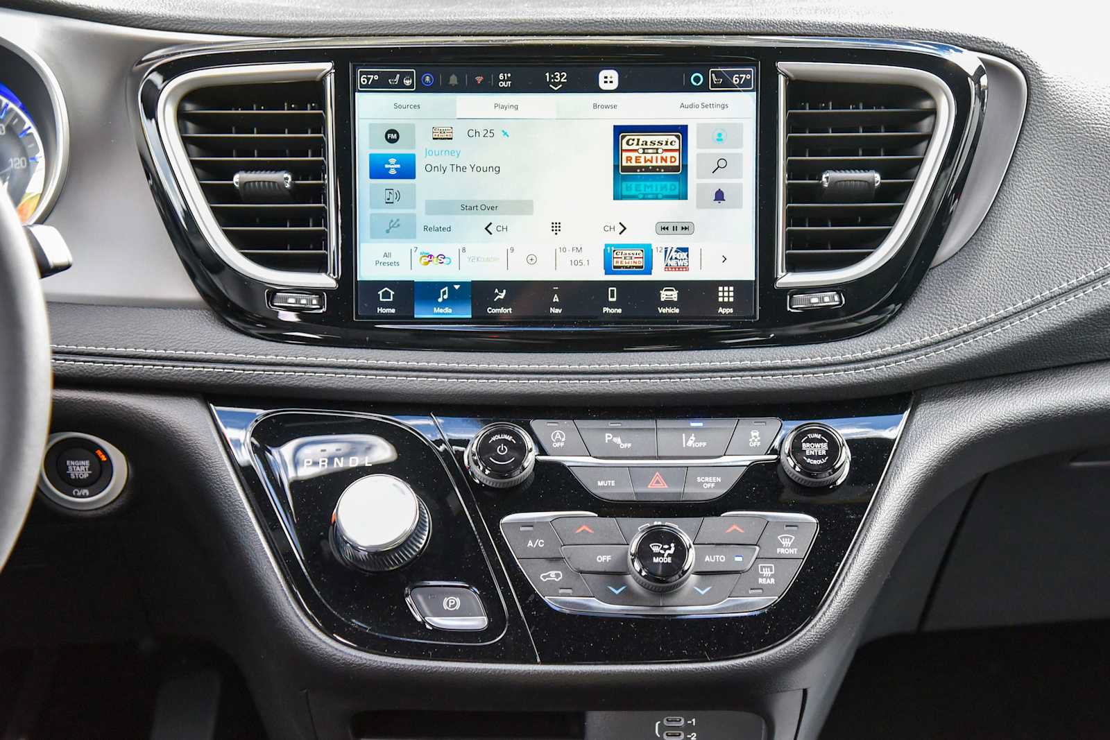 New 2027 Chrysler Pacifica Select w/ Family Tech Group AWD/4WD image 19
