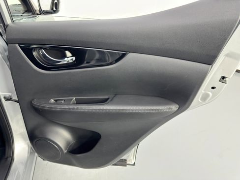 Used 2022 Nissan Rogue Sport SV image 40