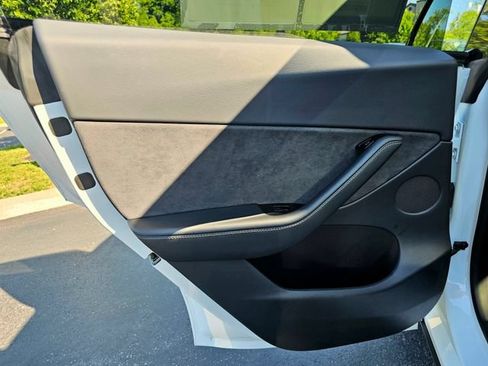 Used 2021 Tesla Model Y Long Range AWD/4WD image 29