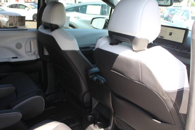 Certified 2026 Toyota Sienna XSE FWD image 28