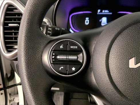 Used 2025 Kia Soul LX w/ LX Technology Package FWD image 18