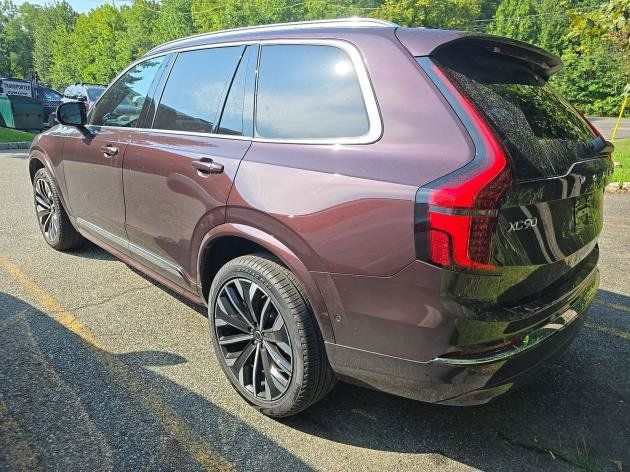 Used 2025 Volvo XC90 B5 Ultra AWD/4WD image 3