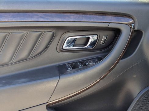 Used 2014 Ford Taurus Limited image 12