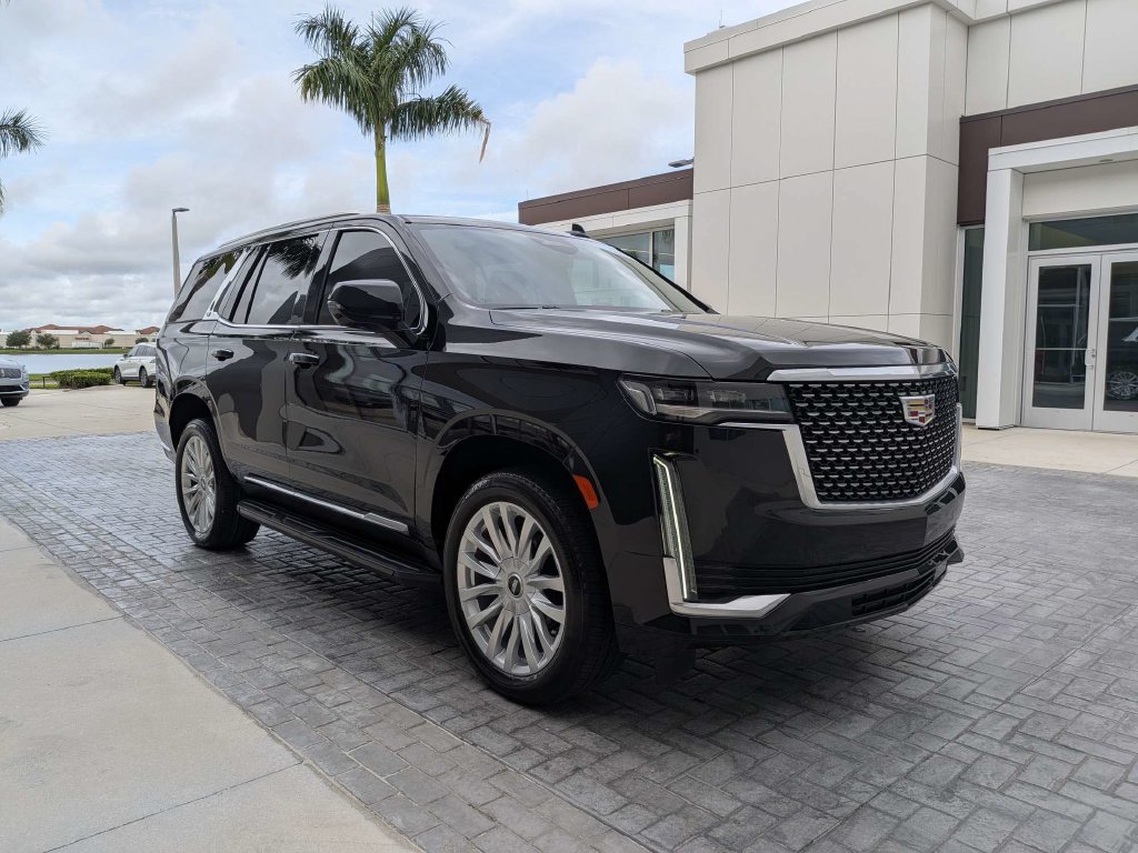 Used 2022 Cadillac Escalade Luxury w/ LPO, Floor Liner Package AWD/4WD image 7