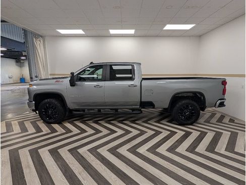 Used 2025 Chevrolet Silverado 3500 LT w/ Leather Package AWD/4WD image 3