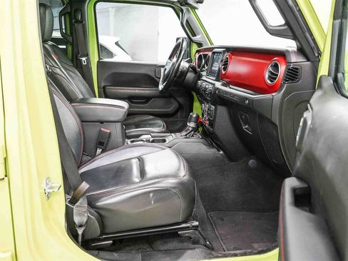 Used 2021 Jeep Wrangler Unlimited Rubicon w/ Xtreme Recon 35" Tire Package image 16