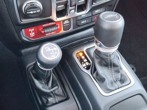 New 2025 Jeep Gladiator Willys image 17