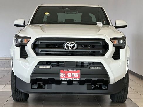 Used 2025 Toyota Tacoma SR5 AWD/4WD image 3