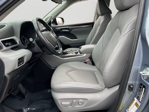 Used 2021 Toyota Highlander Platinum image 16