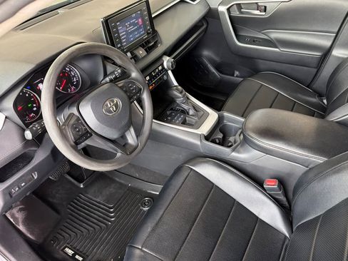 Used 2020 Toyota RAV4 XLE AWD/4WD image 12