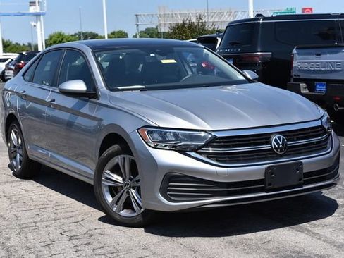 Certified 2023 Volkswagen Jetta SE FWD image 2
