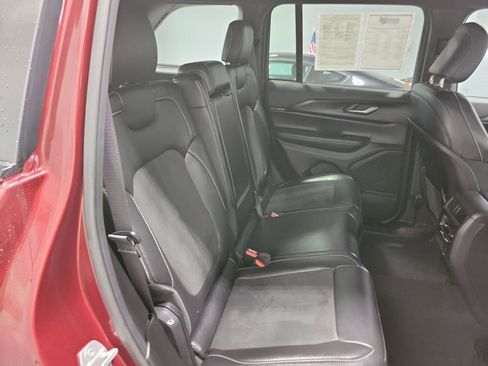 Used 2024 Jeep Grand Cherokee Altitude image 19