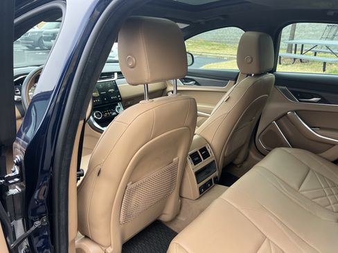 Used 2022 Jaguar XF SE image 33