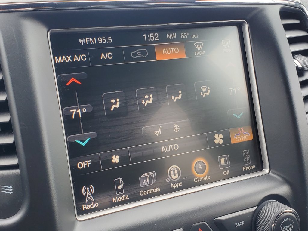 Used 2017 Jeep Grand Cherokee Altitude AWD/4WD image 16