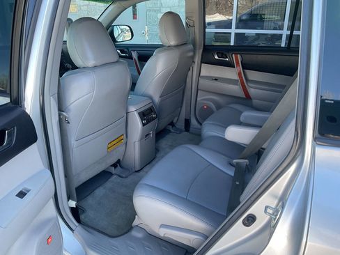 Used 2010 Toyota Highlander Limited image 27