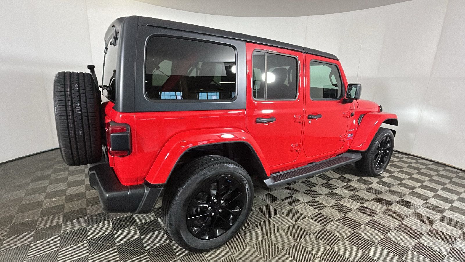 Used 2023 Jeep Wrangler Unlimited Sahara w/ Cold Weather Group AWD/4WD image 3