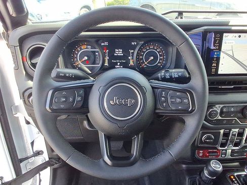 Used 2025 Jeep Wrangler Unlimited Rubicon w/ XTREMEE 35" Tire Package AWD/4WD image 22