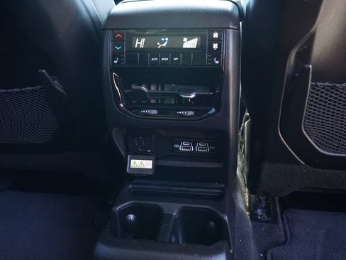 Used 2021 Jeep Grand Cherokee L Limited w/ Trailer Tow Group (B) AWD/4WD image 12