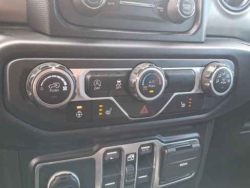 Used 2019 Jeep Wrangler Unlimited Sport S AWD/4WD image 17