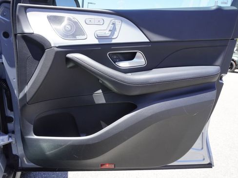 Used 2025 Mercedes-Benz GLS 450 4MATIC image 21