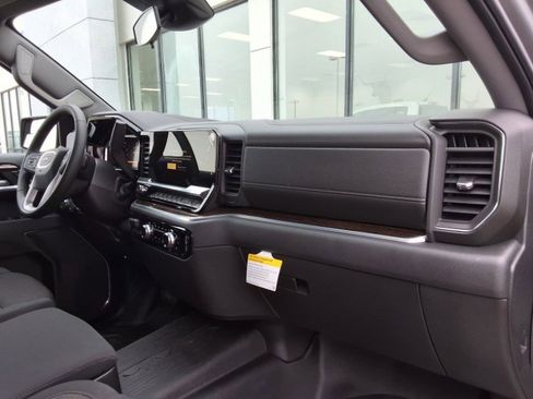 New 2026 GMC Sierra 1500 SLE image 14