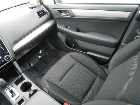 Used 2019 Subaru Outback 2.5i Premium image 17