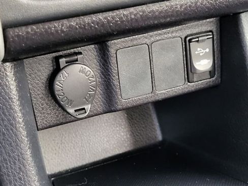 Used 2018 Toyota Corolla LE image 23