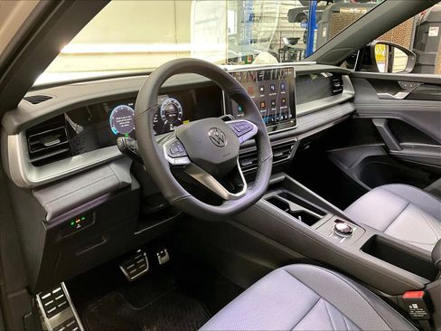 New 2026 Volkswagen Tiguan SE R-Line AWD/4WD image 8