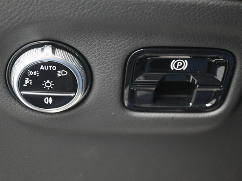 Used 2023 Mercedes-Benz EQE 500 4MATIC SUV image 21