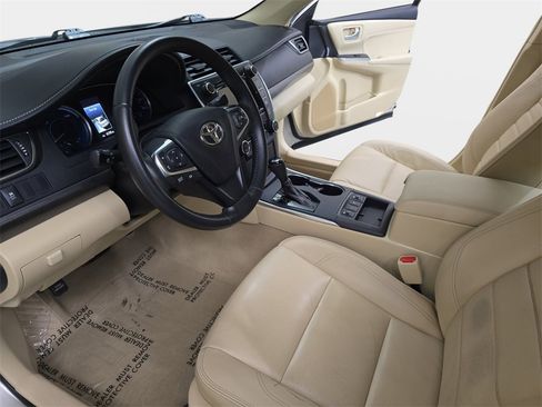 Used 2016 Toyota Camry XLE image 18