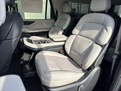 New 2026 Lincoln Navigator L Reserve AWD/4WD image 17