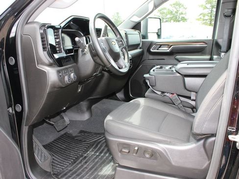 Used 2025 Chevrolet Silverado 2500 LT w/ Convenience Package AWD/4WD image 11