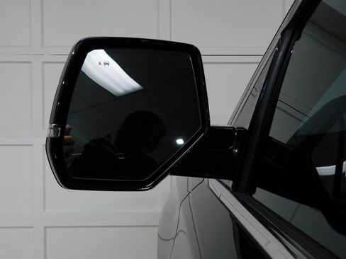 Used 2019 Cadillac Escalade ESV Luxury image 22