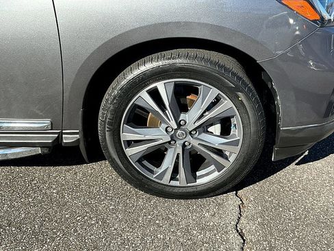 Used 2019 Nissan Pathfinder Platinum w/ Cargo Package image 10