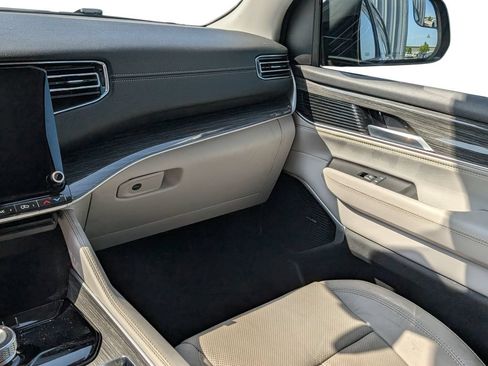 Used 2022 Jeep Wagoneer Series II AWD/4WD image 17