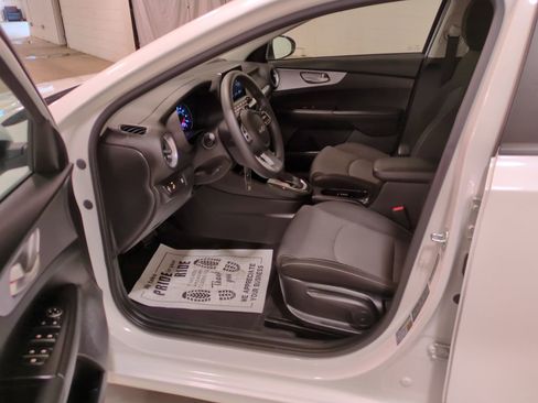 Certified 2024 Kia Forte LXS w/ LXS Technology Package image 17